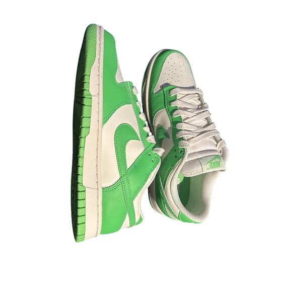 Nike Dunk Low Green Strike HV0842-133 New Size 8.5 Women - Picture 1 of 5
